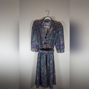 Vintage floral collared long sleeve button up dress with matching belt